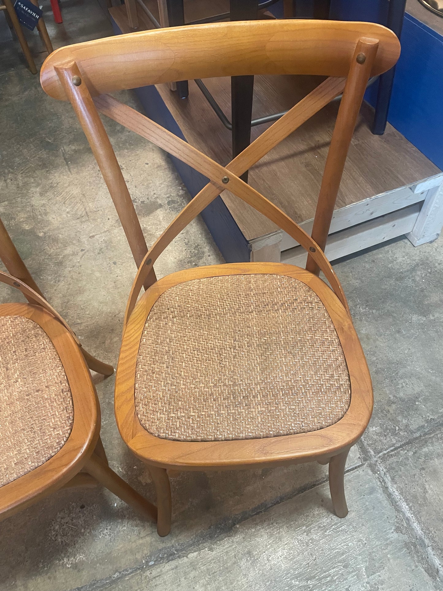 Farmhouse rustic cross-back brown wood chair 🤎