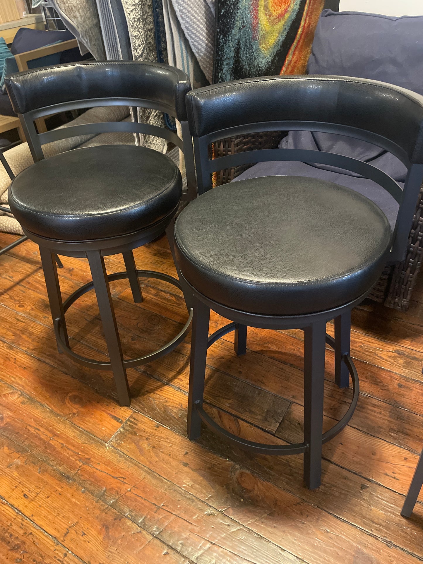 2 black faux leather & metal swivel counterheight barstools 🖤
