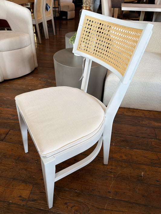 White wood dining chair w/ cushion & cane backing🌻