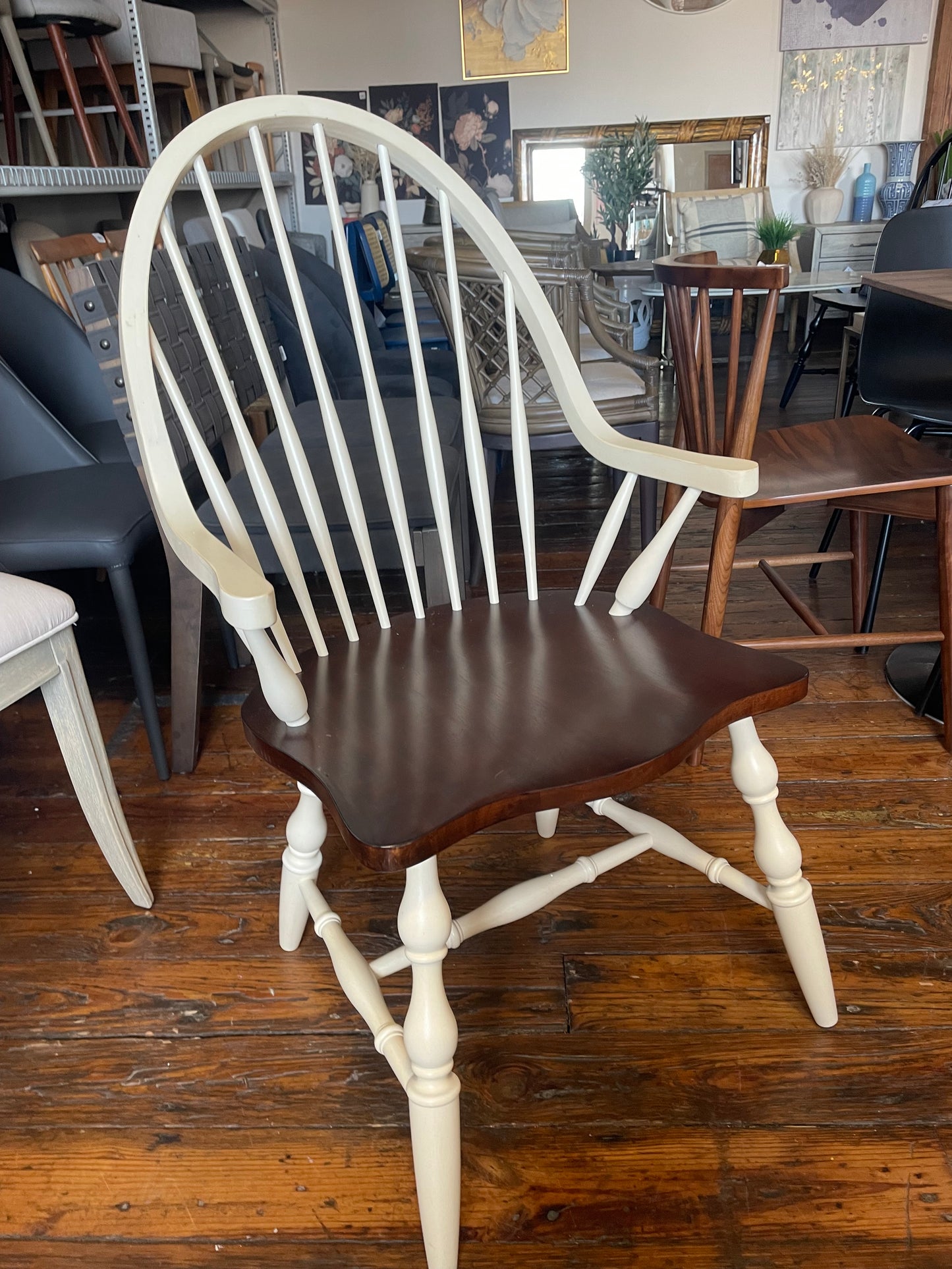 Antique white & chestnut brown accent chair 🤎🤍