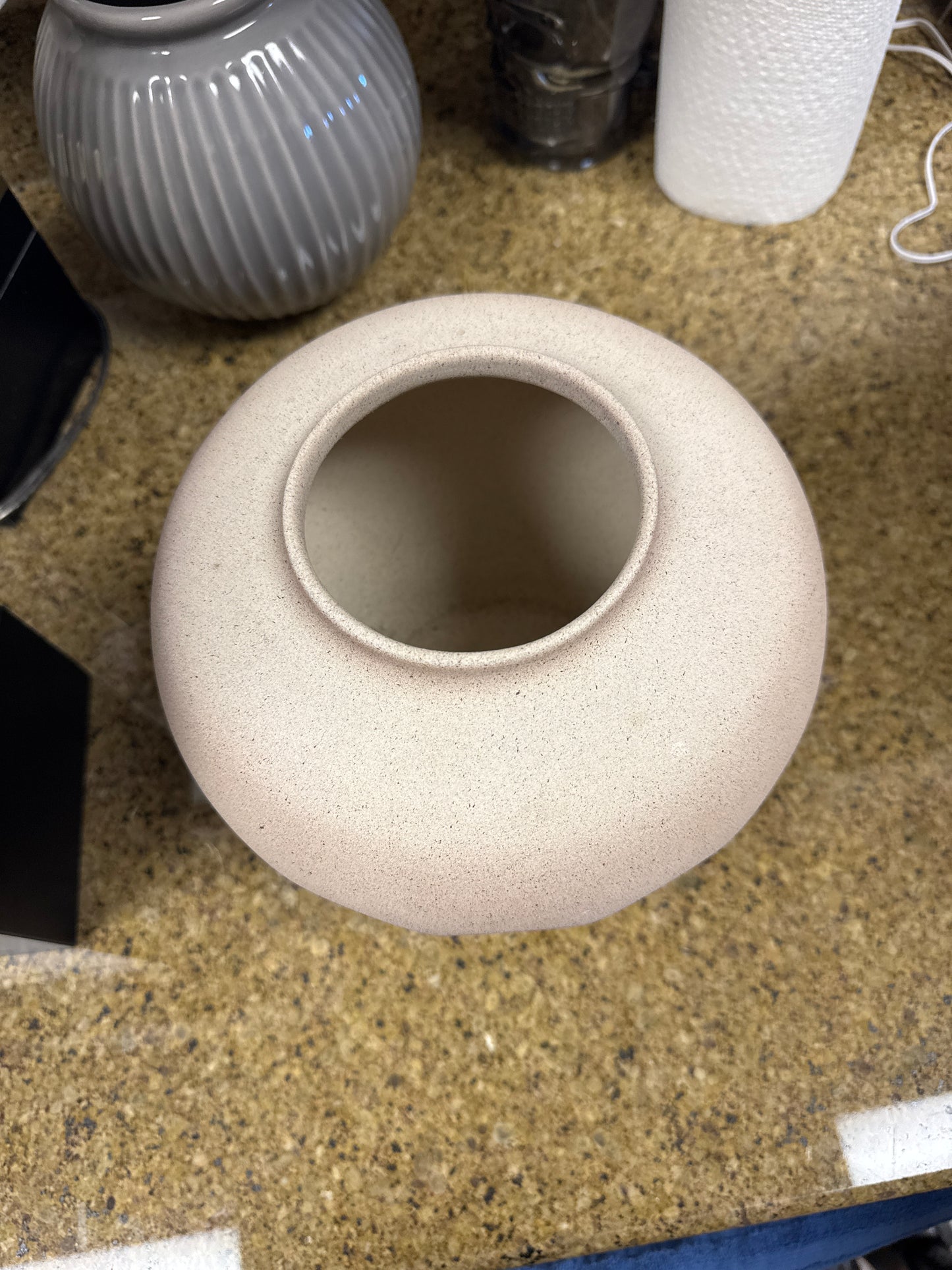 Natural, sand-colored ceramic vase 🤍