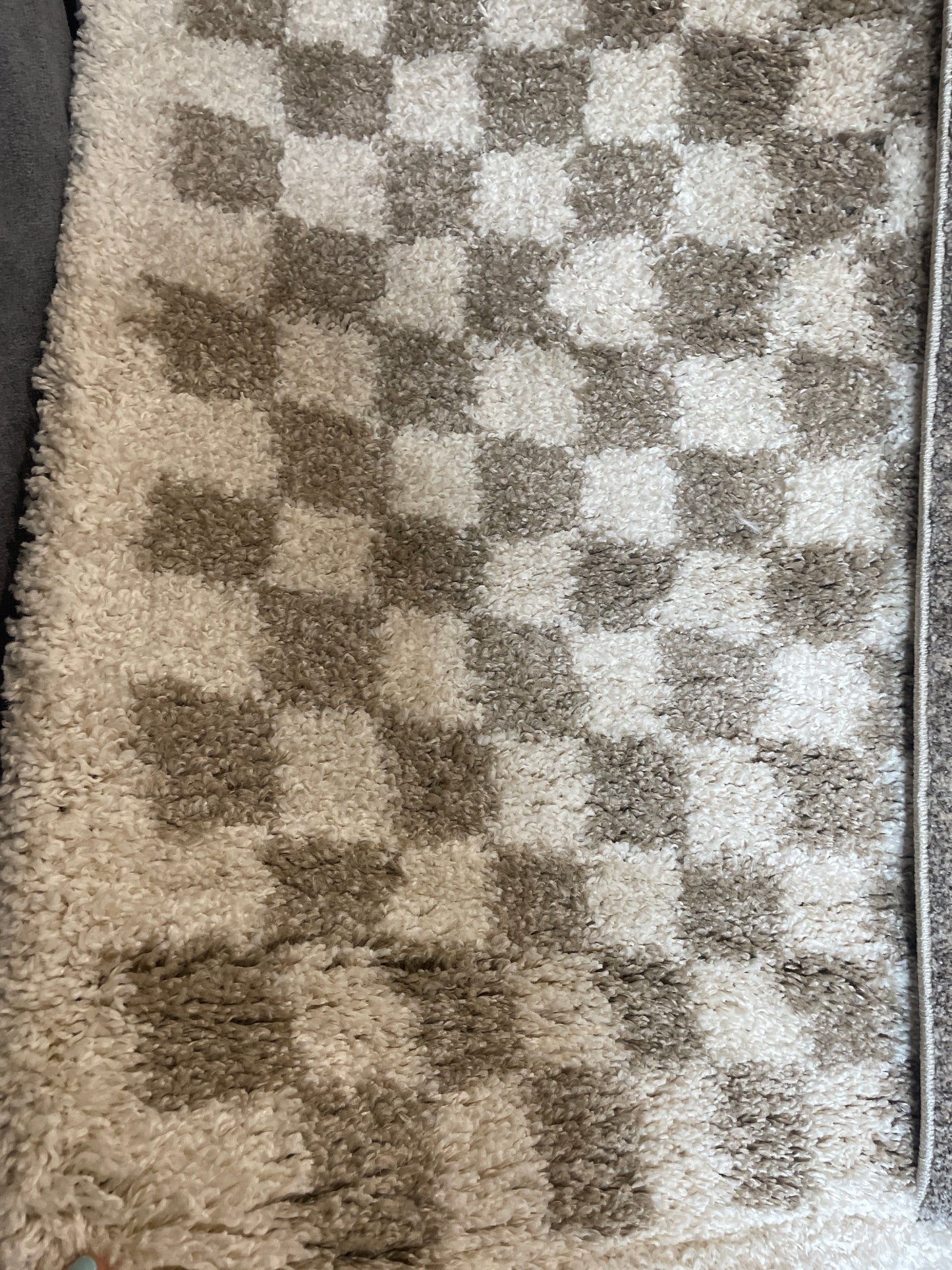 5x8 beige checkered shag rug 🏁