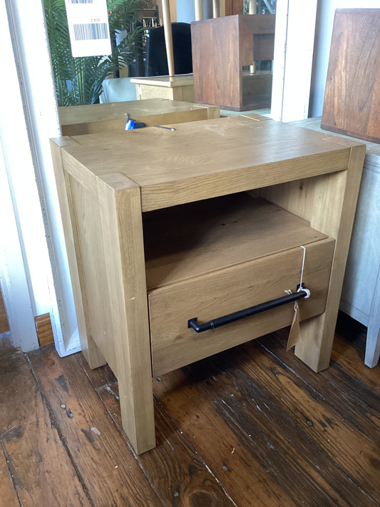 Modern wooden nightstand w/ charging port for USB and USB-C ☕️