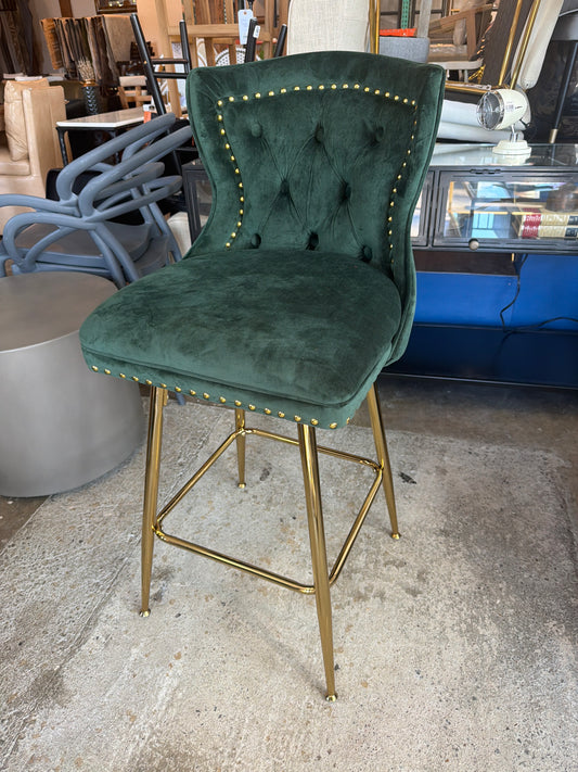 2 green velvet upholstered counterheight barstools w/ gold frame 🥂