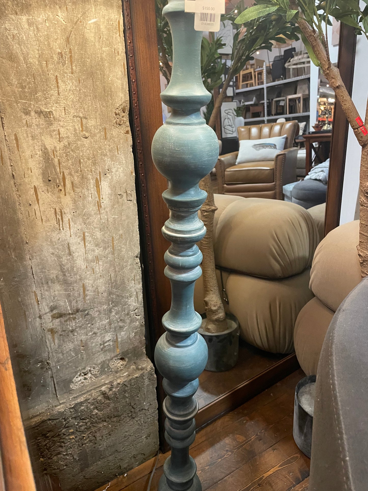 Blue resin floor lamp 💡