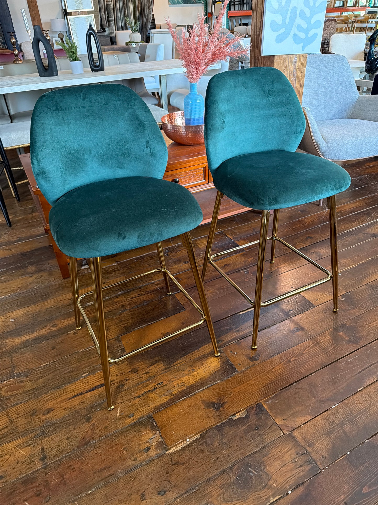 2 green velvet upholstered counterheight bartools🍾