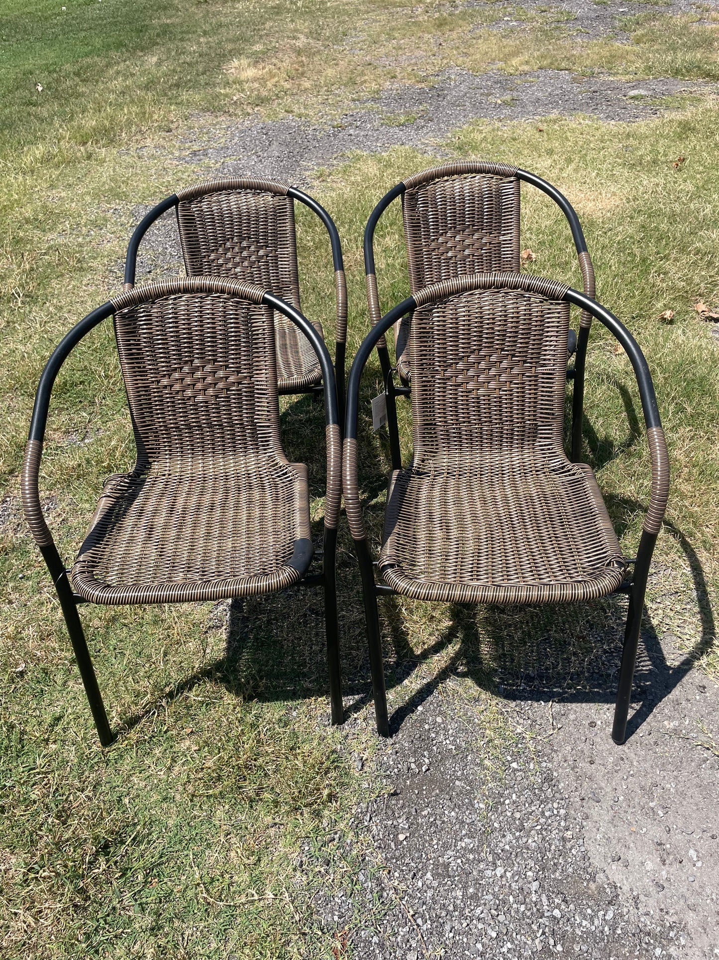 4 wicker & metal patio chairs 🪴🍹