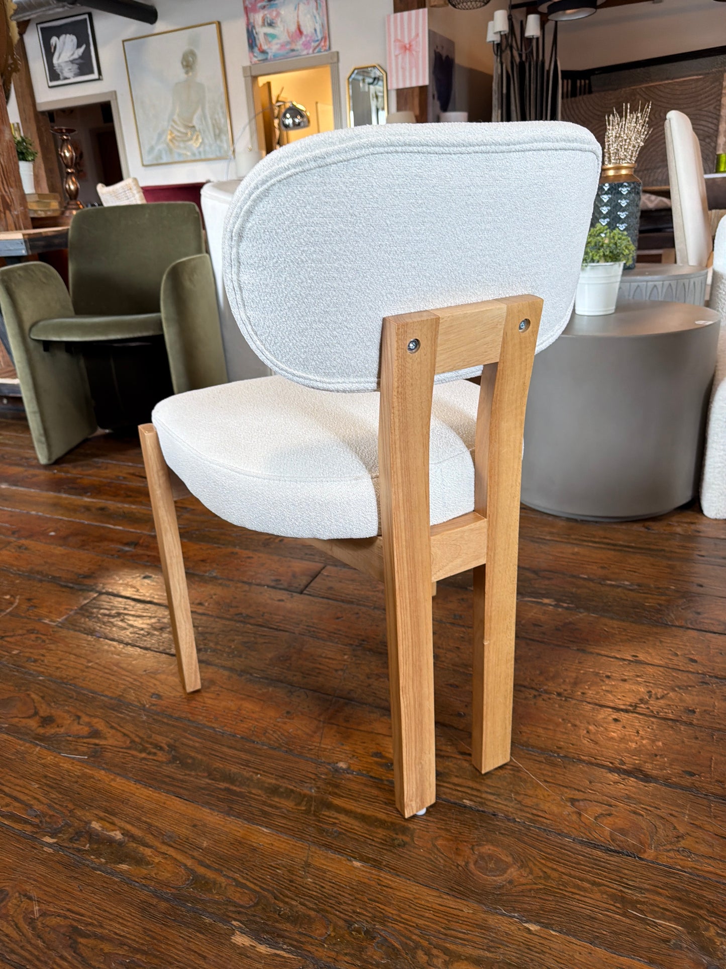 2 white boucle & solid wood dining chairs 🪑