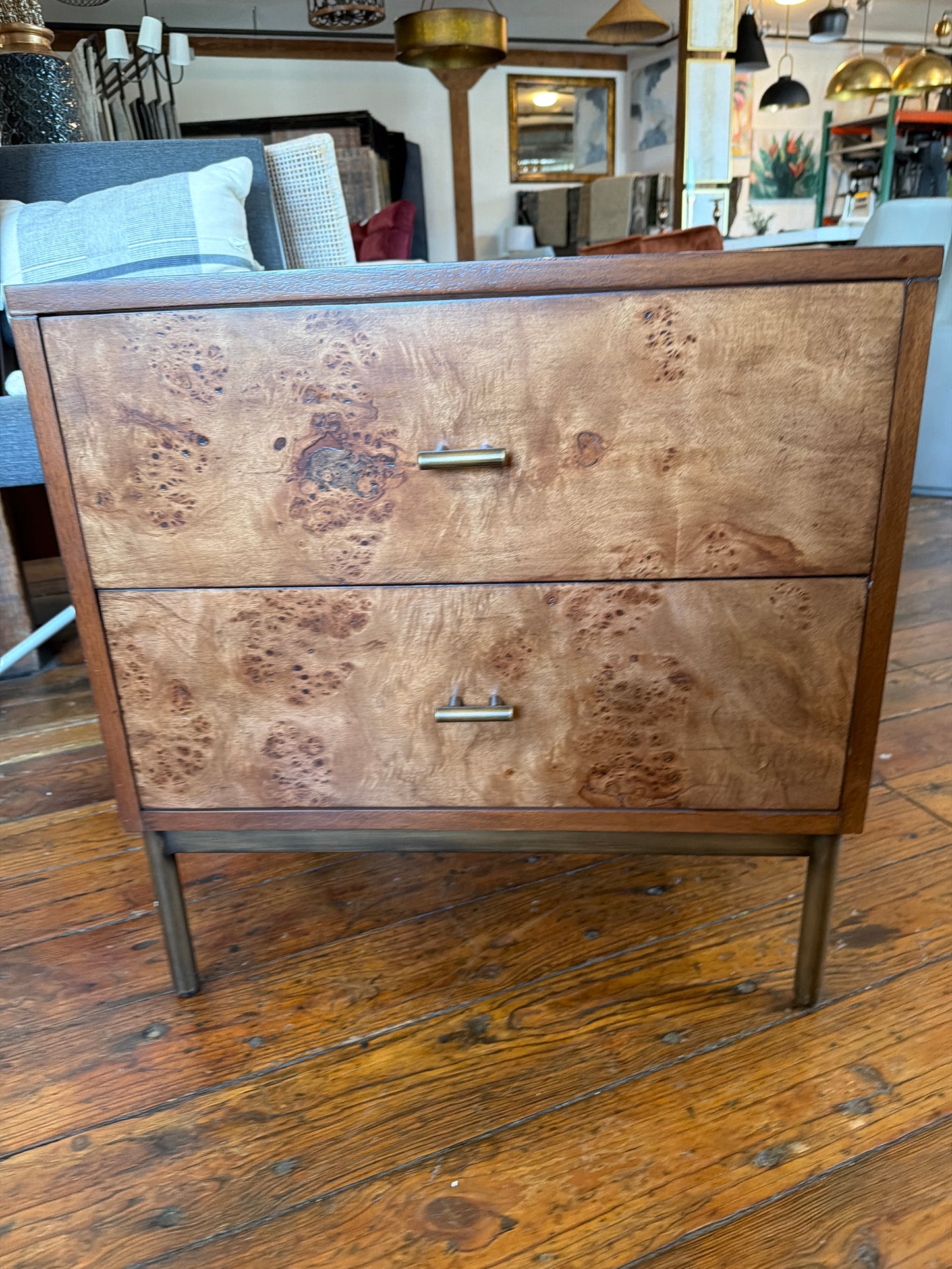 Brown wood nightstand w/ burl finish & gold handles ✨