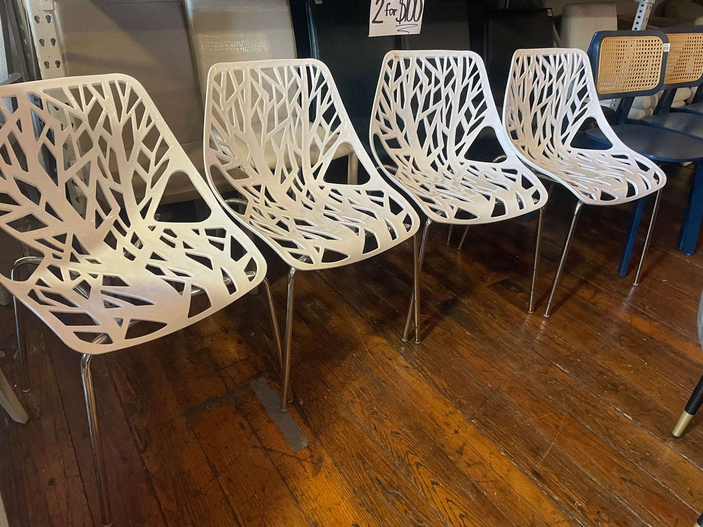 4 white stackable dining chairs 🤍