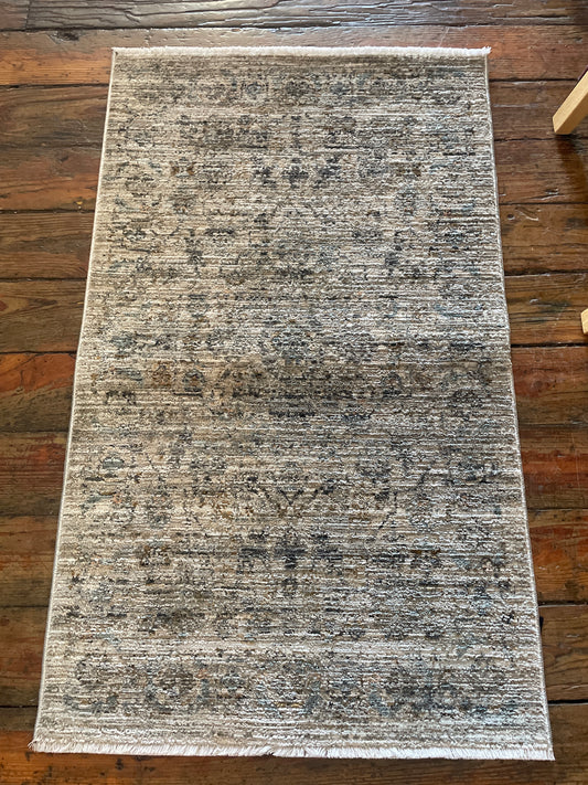 2x4 Beige/Mist Loloi rug 🐚