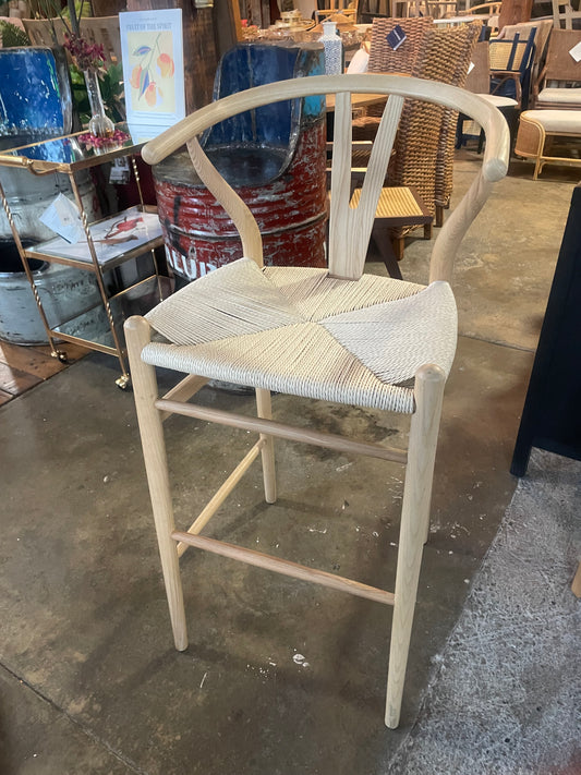 Natural wood barheight stool w/ woven seat🍸