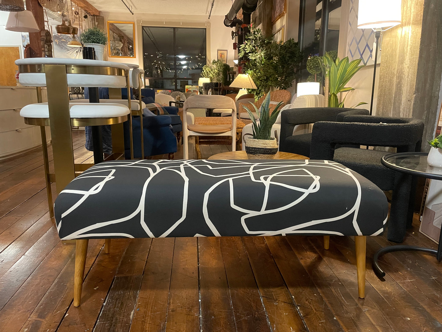 MCM cotton hand-upholstered bench 🌼