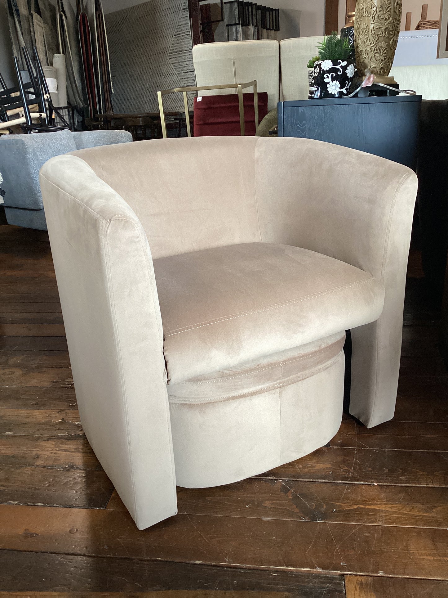 Modern beige velvet chair w/ storage ottoman 🌼