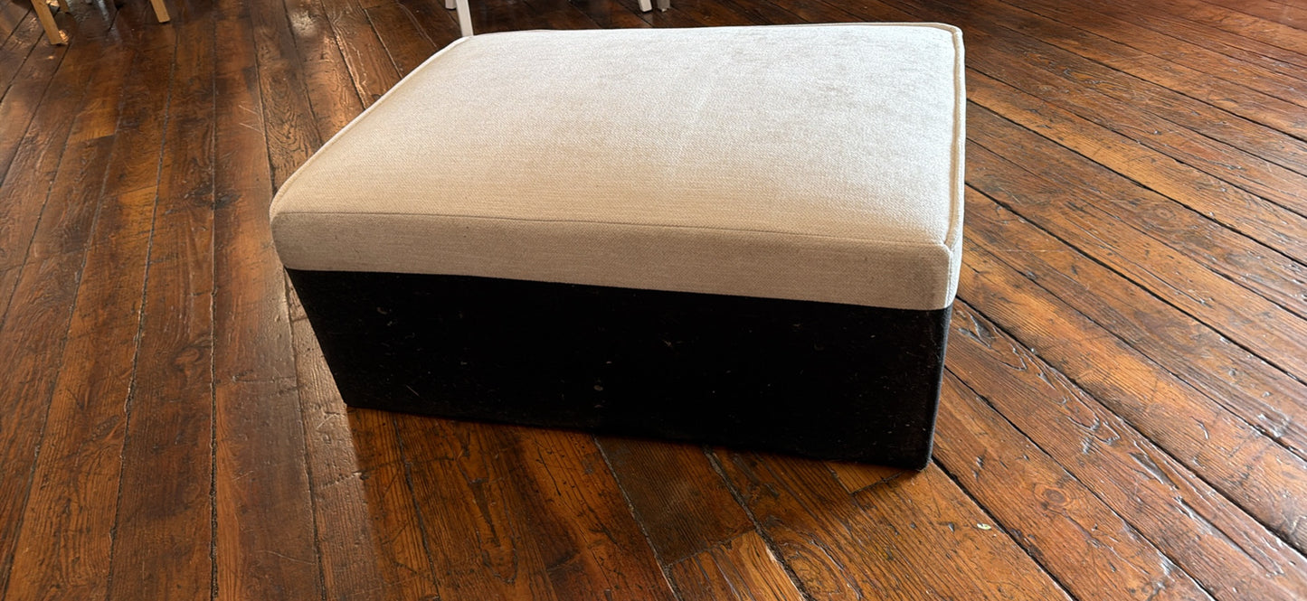 Soft cream modular ottoman 🤍
