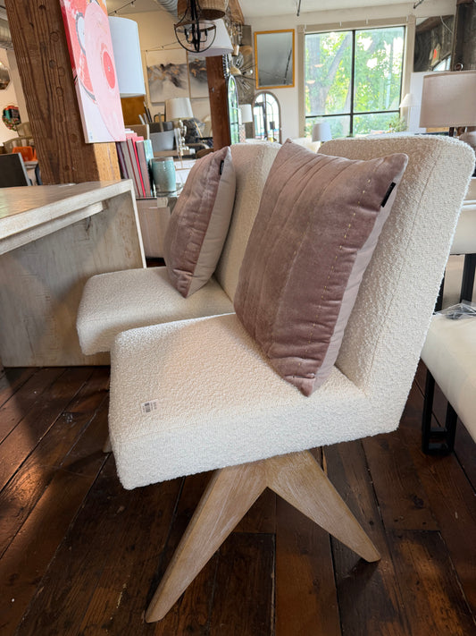 2 MCM white boucle dining chairs w/ wood legs 🌻