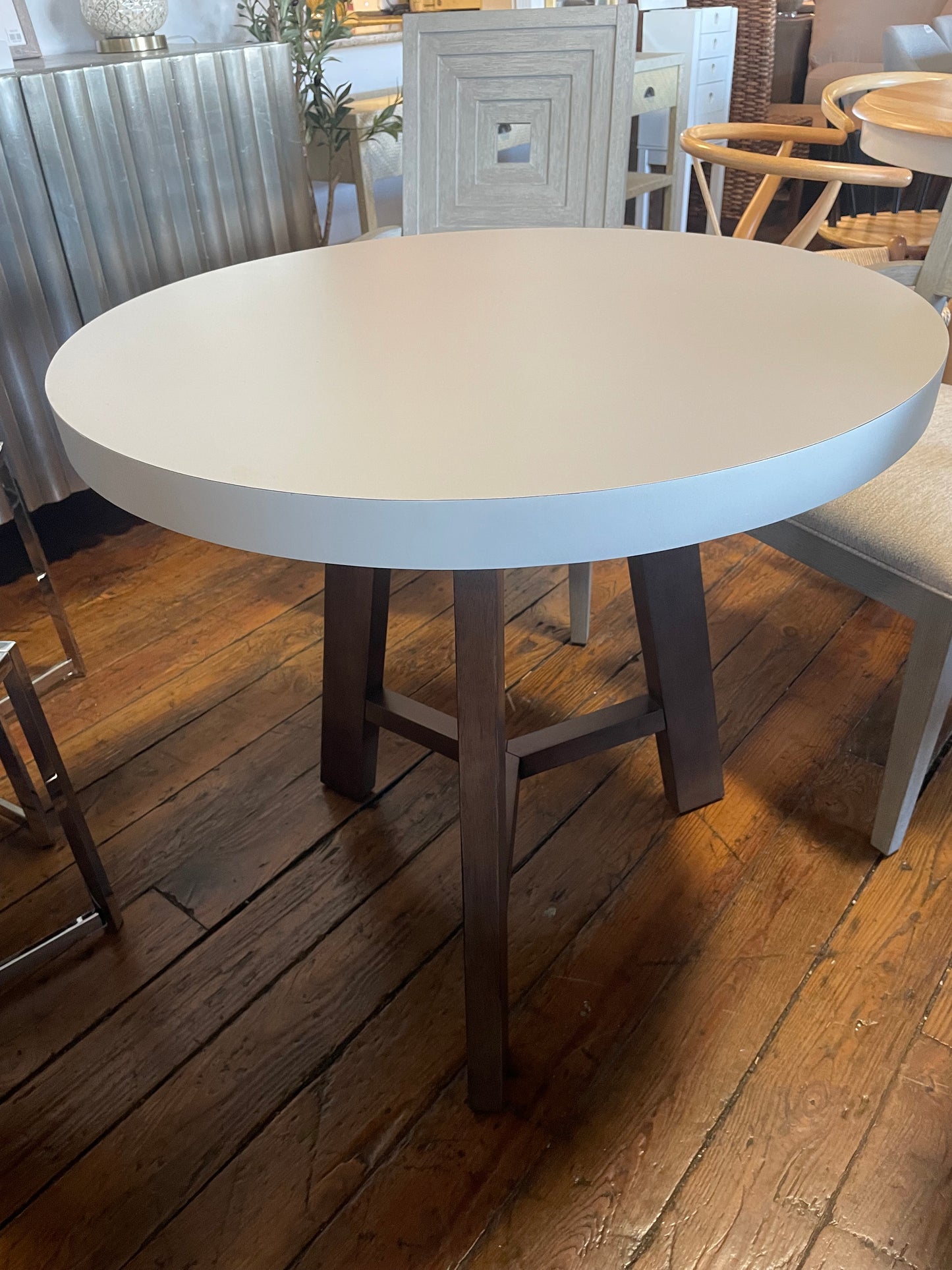 32" round grey dining table w/ brown walnut wood base 🍽️