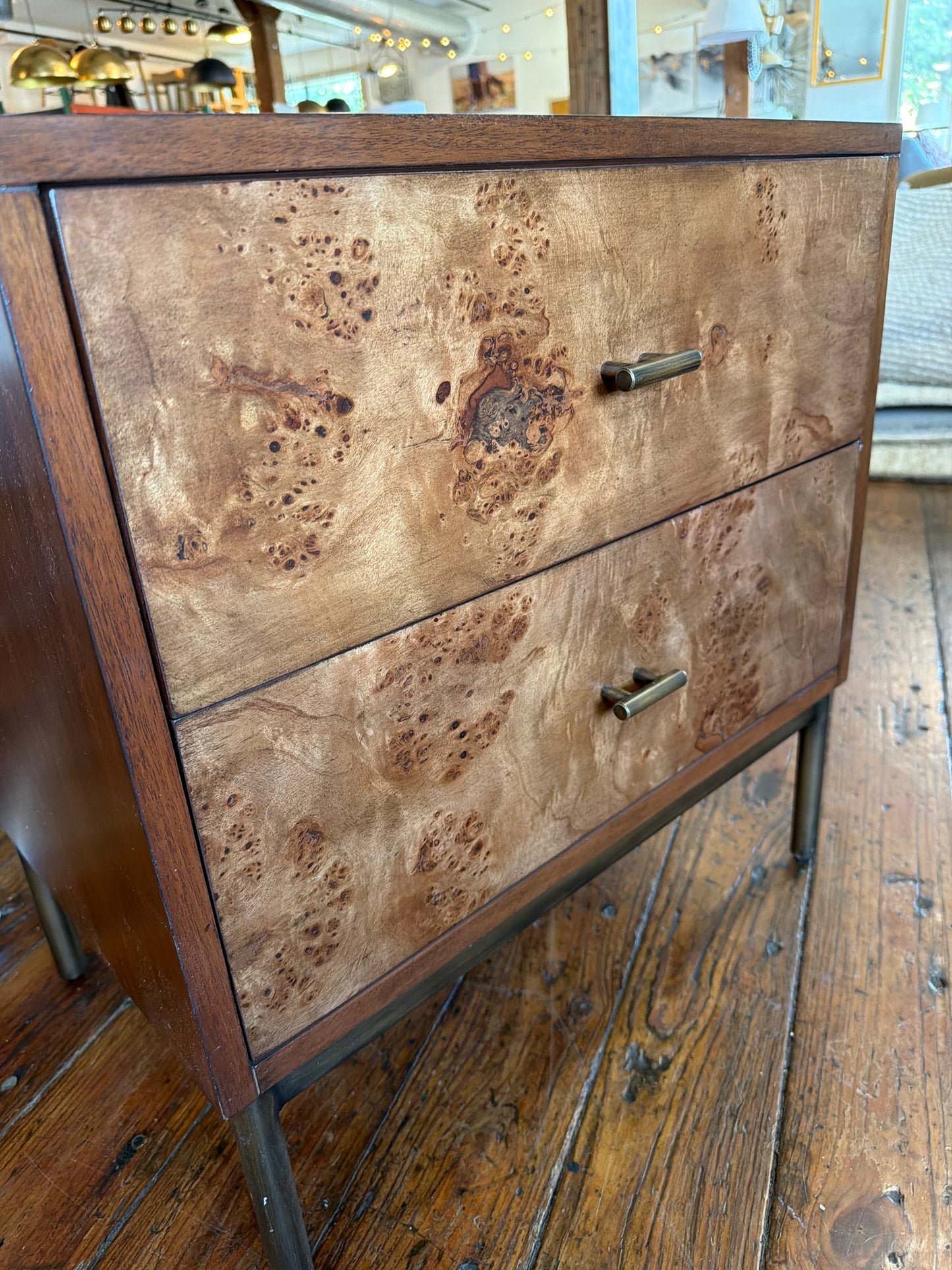 Brown wood nightstand w/ burl finish & gold handles ✨