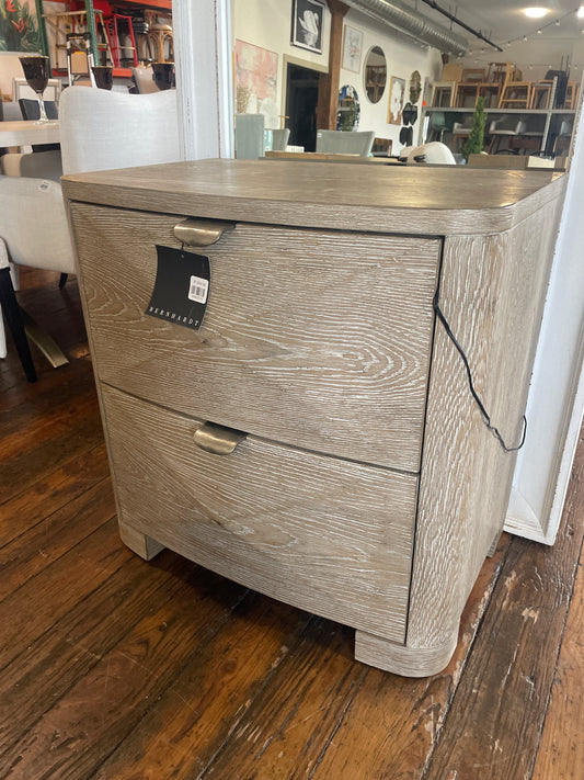 Bernhardt 28'' W solid wood whitewashed oak nightstand 🦌