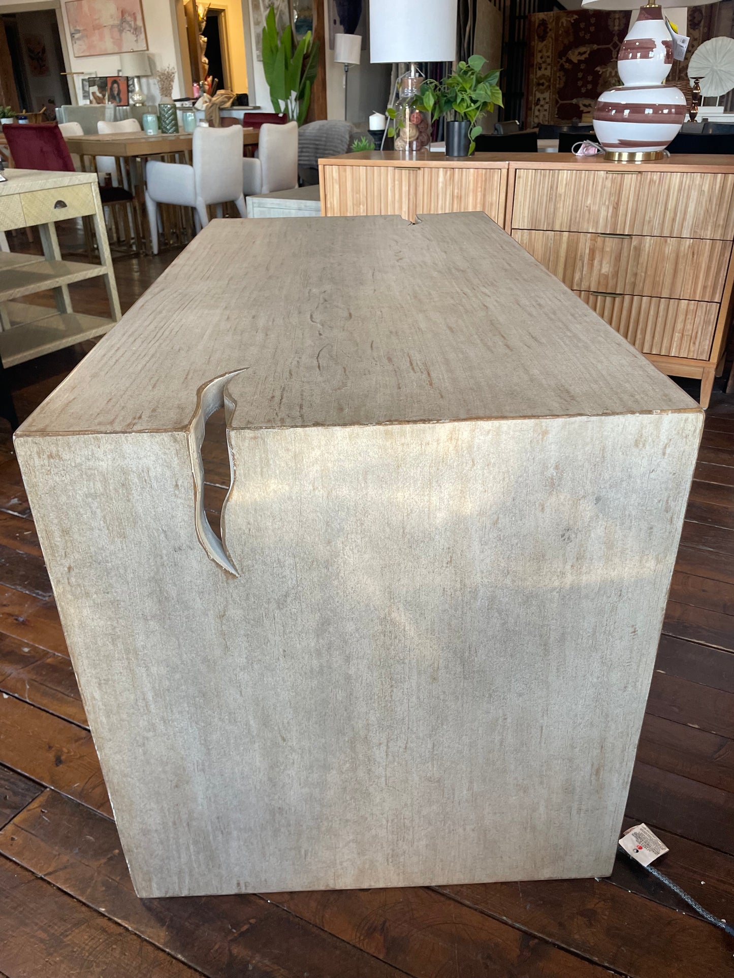 Reclaimed pine wood desk in a light warm wash finish 📖