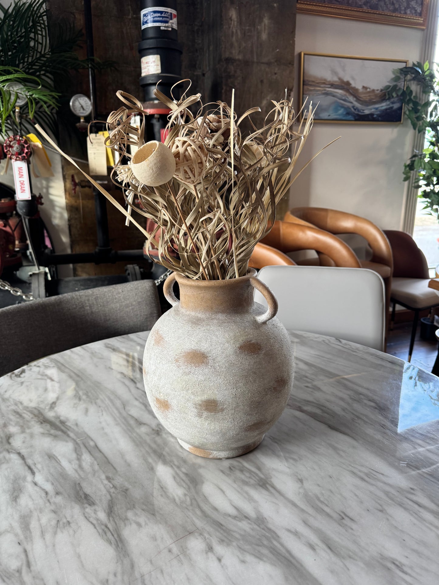 Ceramic jug vase w/ dried flowers 🪴