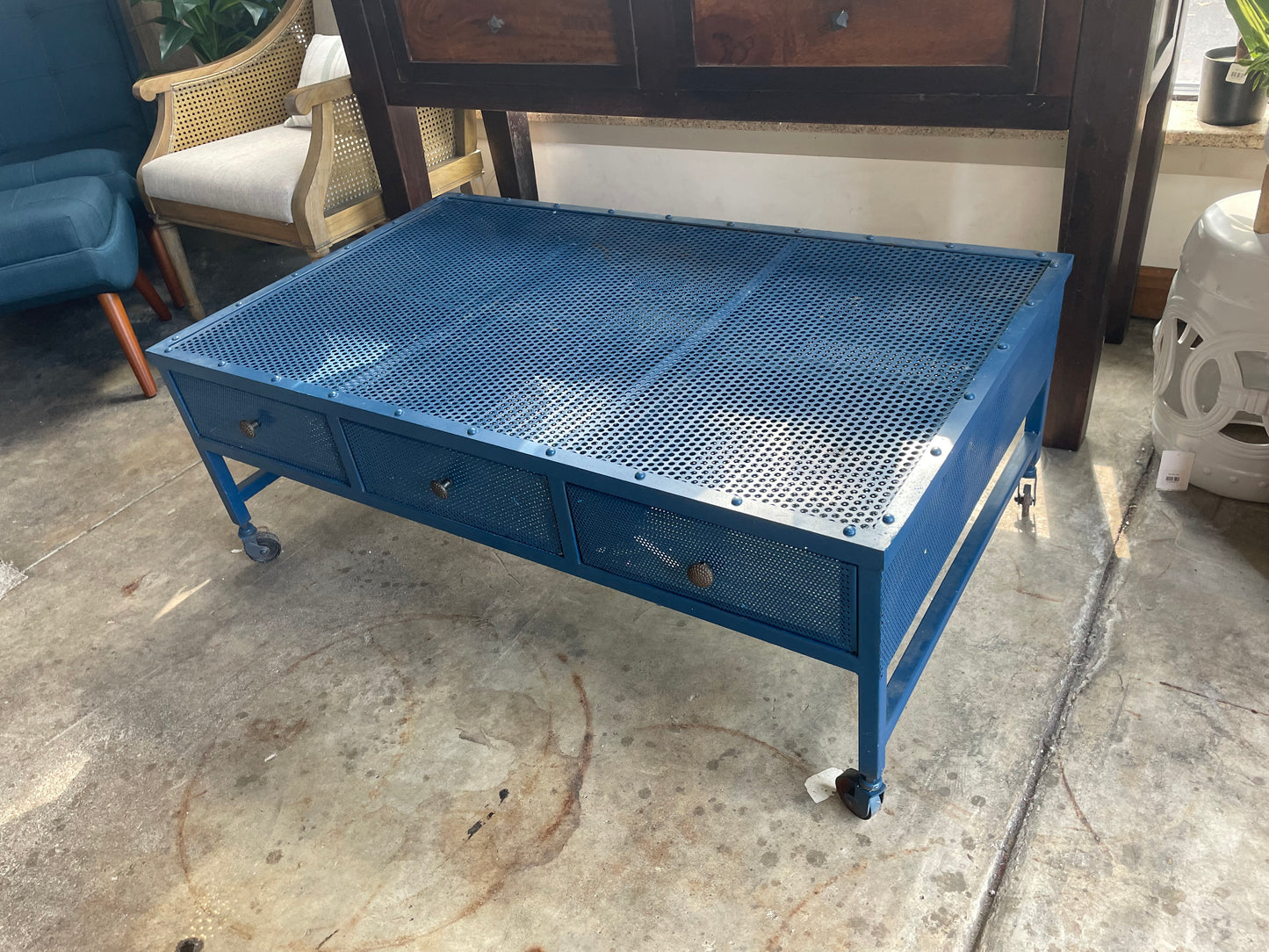 Industrial blue coffee table on wheels w/ 6 drawers 💙