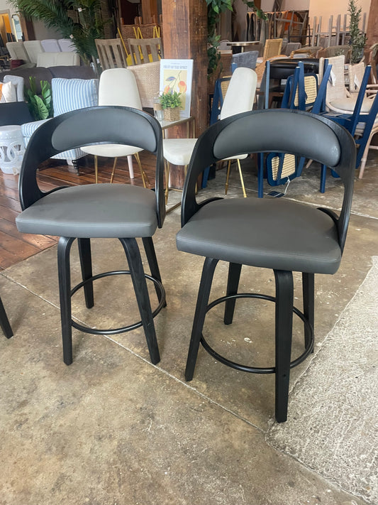 2 black & grey vegan leather swivel counterheight barstools🥂