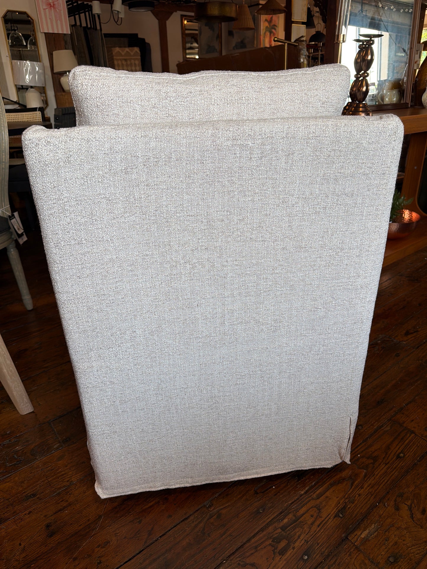 Upholstered modern wingback dining chair w/ casters 🤍
