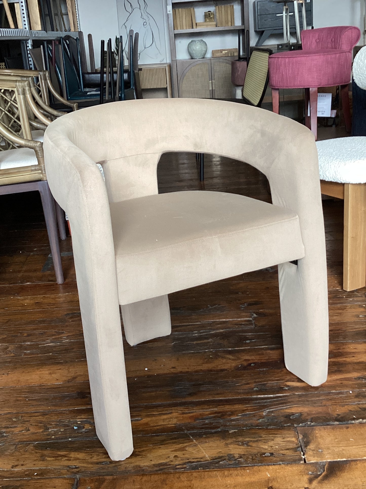 Modern taupe velvet accent chair🧋