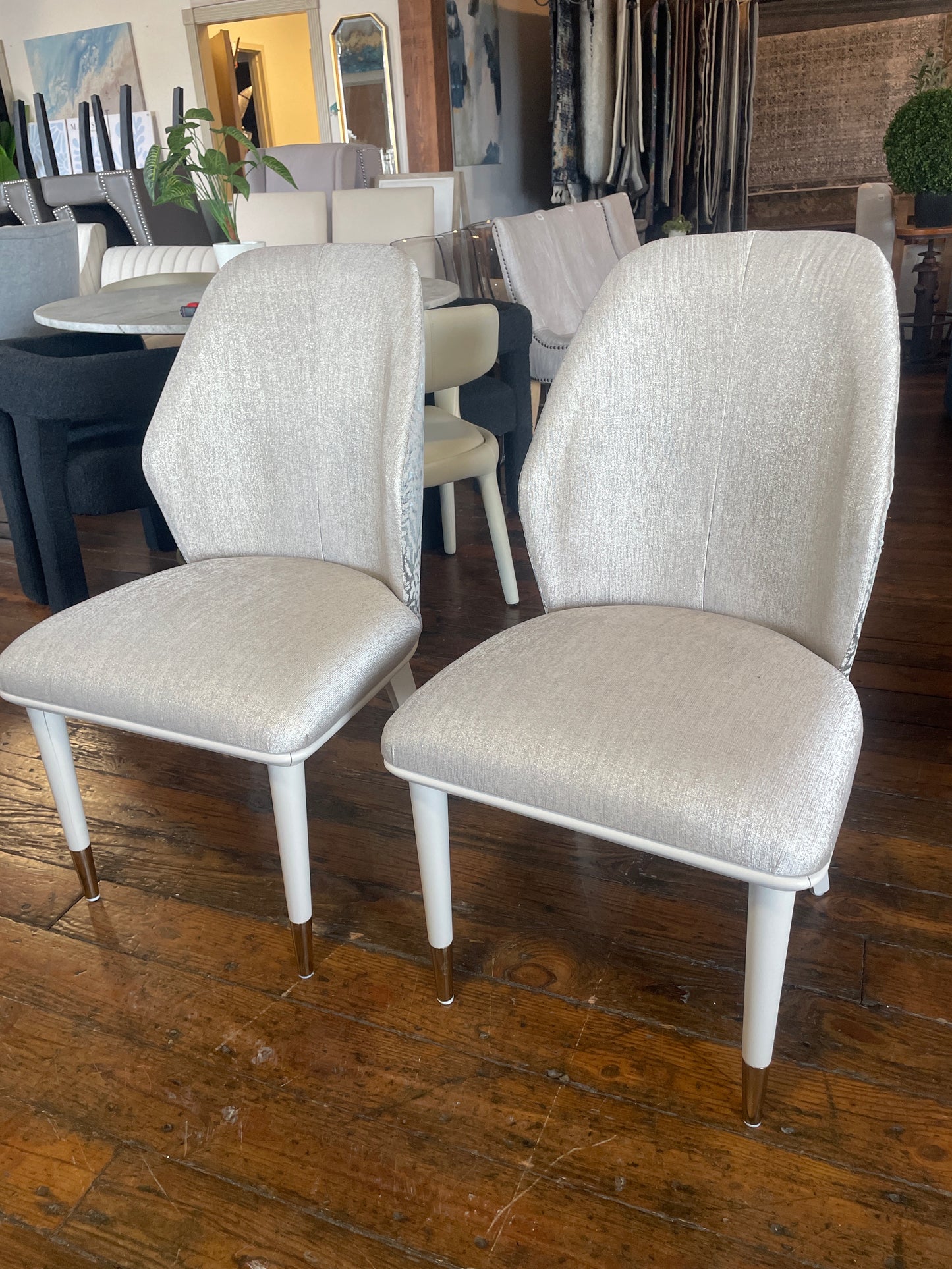 Unique silver sparkly chair w/ animal print back & brass gold handle w/ gold feet 🤍🩶