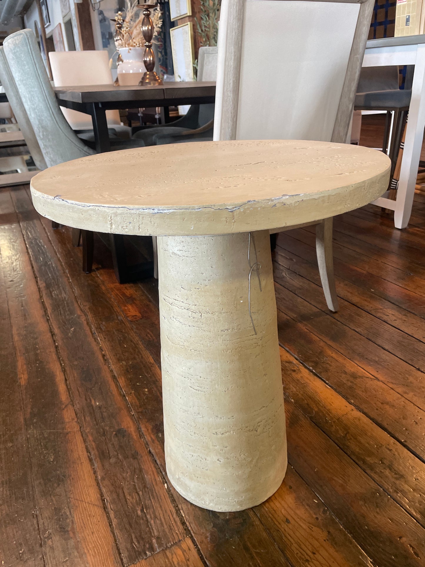 Beige concrete round end table ☕