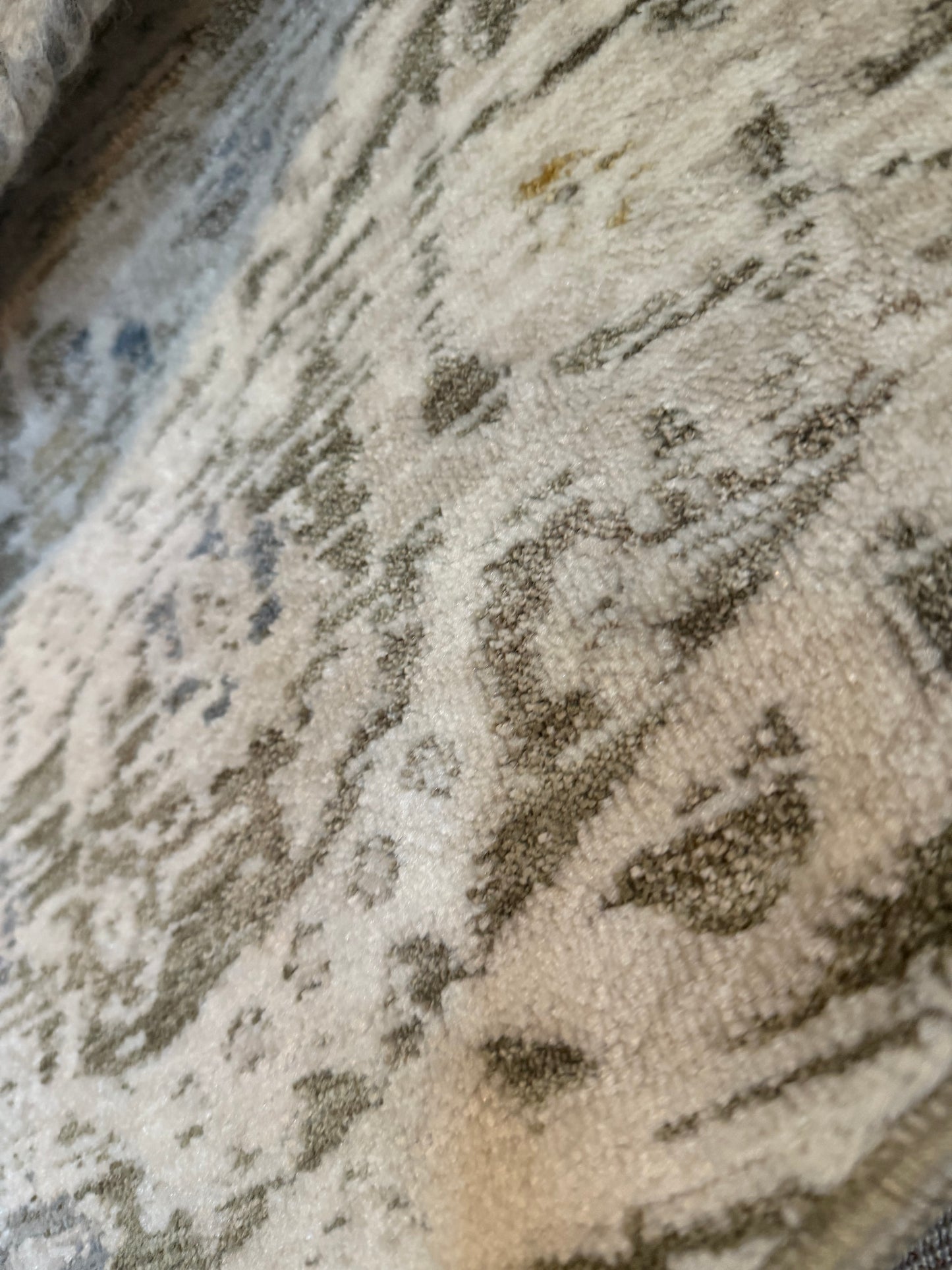 8ft round olive & cream soft Loloi rug 🫒