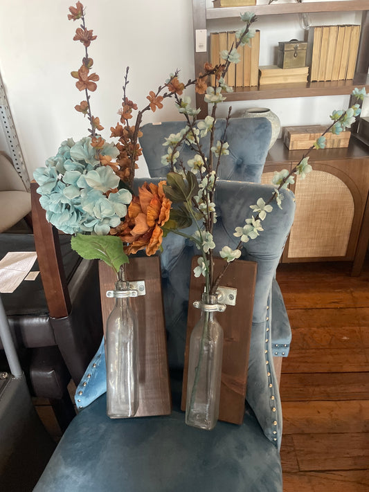 2 wood decorations w/ flowers