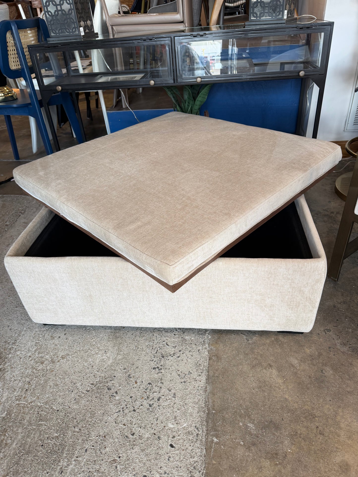 Flip top coffee table & 35” square upholstered beige storage ottoman w/ tray ☕️