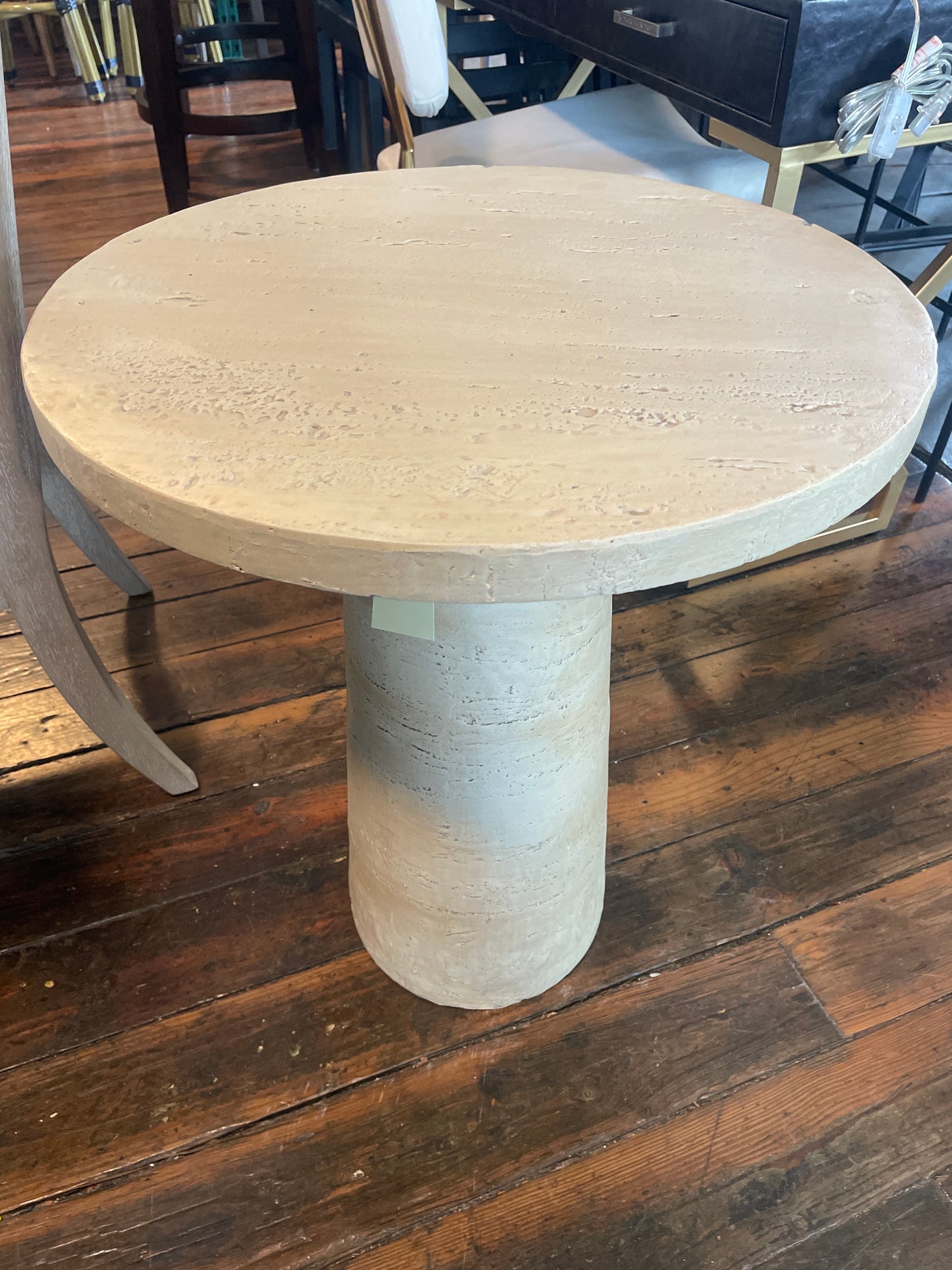 Beige concrete round end table ☕