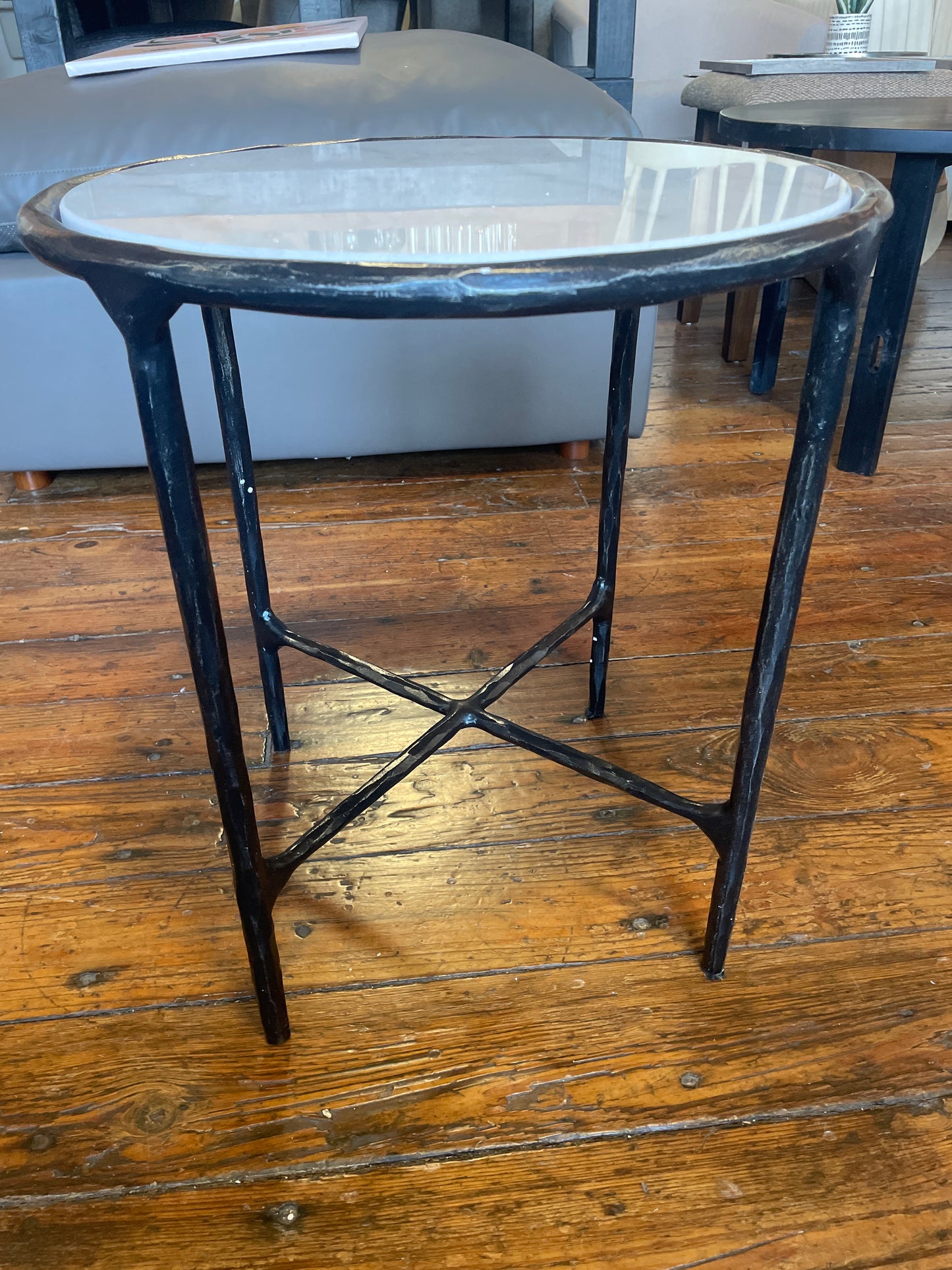 White marble & black iron end or drink table 🤍