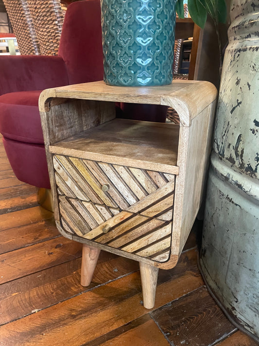 Light brown wood 12" nightstand 🤎