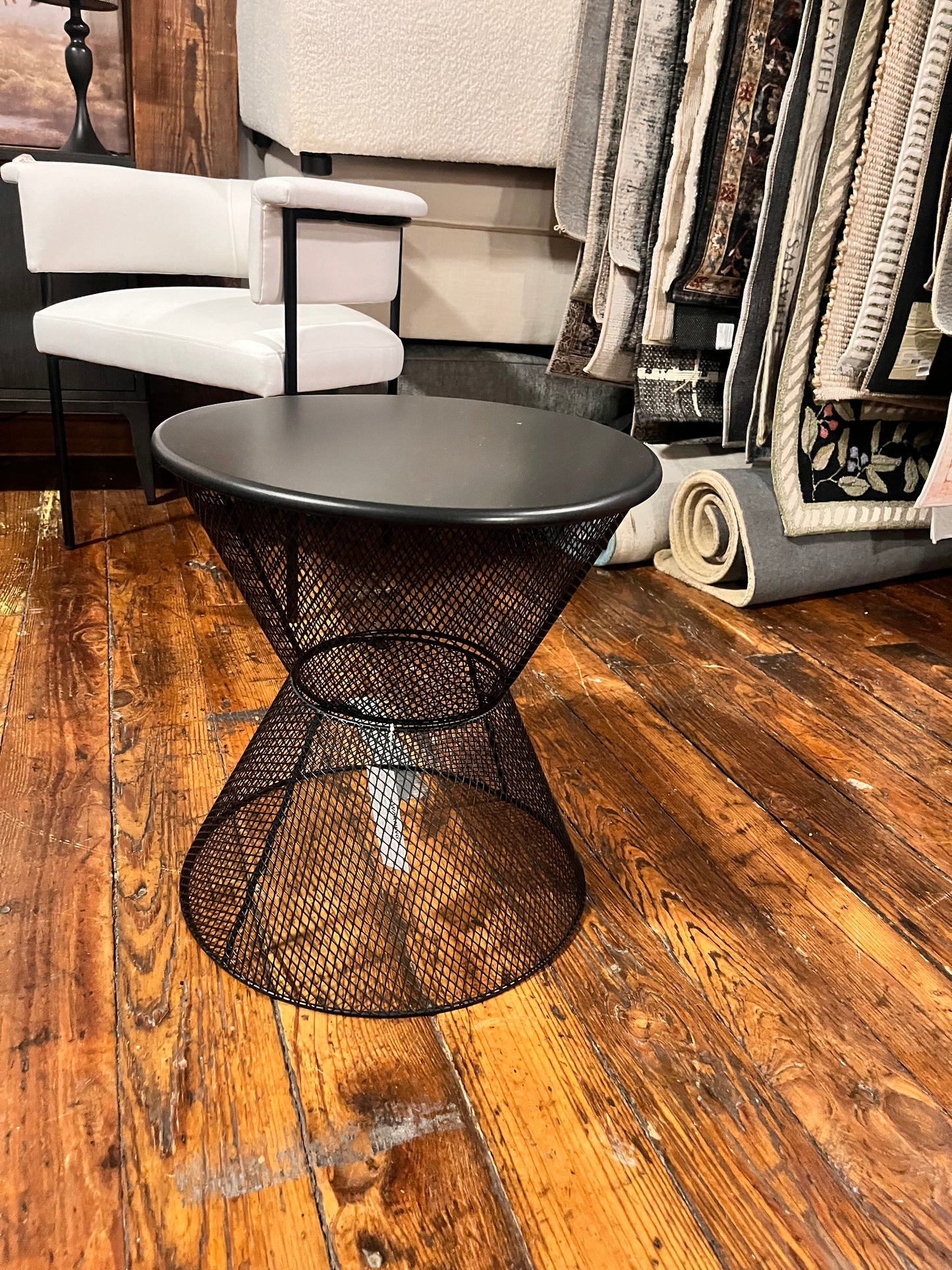 Lightweight black hourglass end table🌻