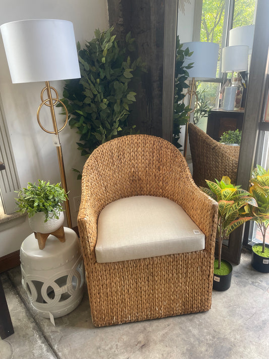 Braided water hyacinth chair 🌻