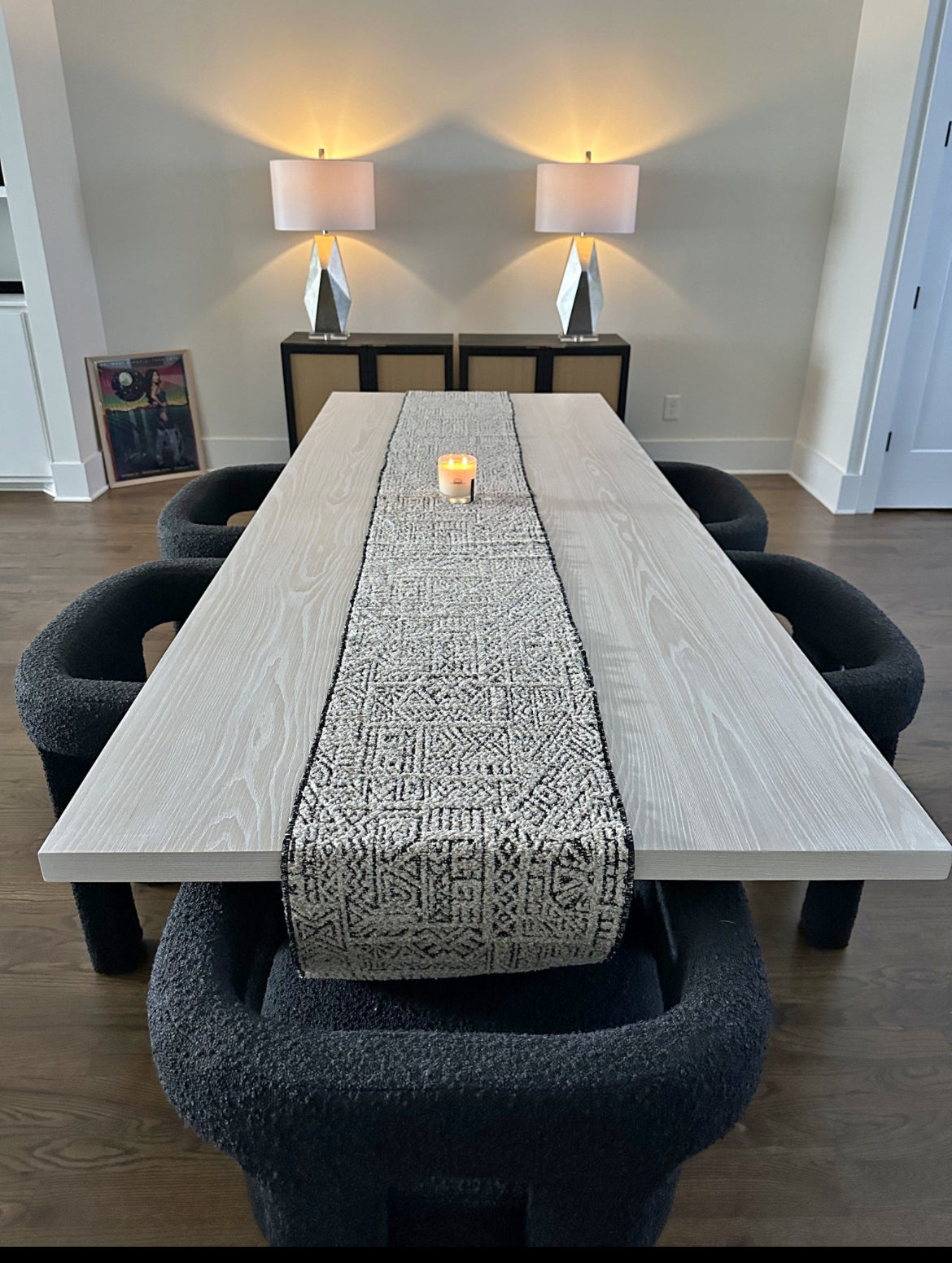 West Elm Avery Wishbone dining table in Winter Oak 🩶