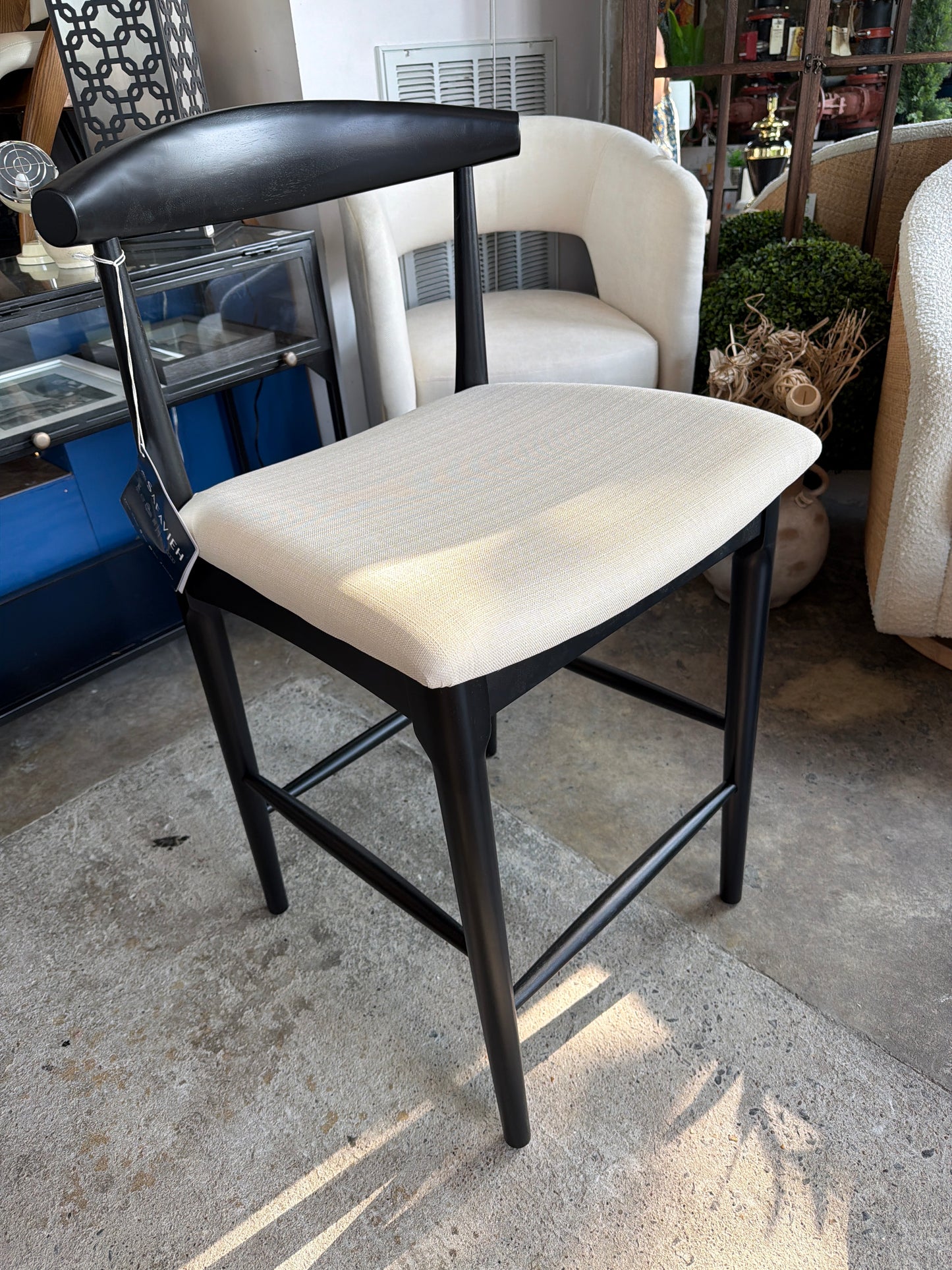 Retro modern counterheight black & cream barstool 🥂