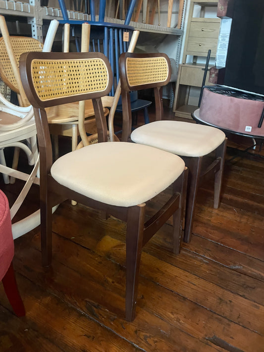 2 brown cane dining chairs w/ white cushion 🤎
