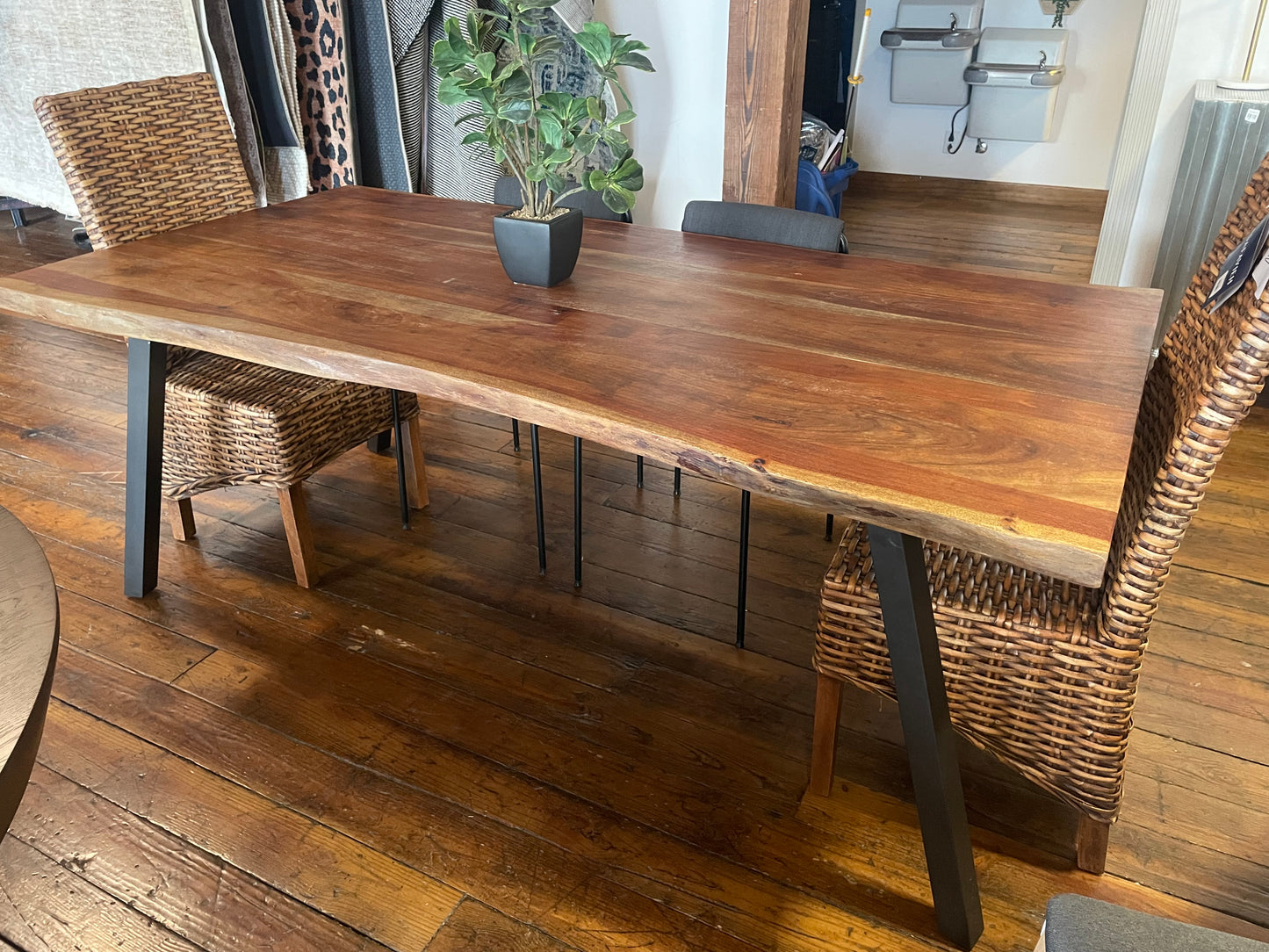 Live edge 70” wood dining table 🪾