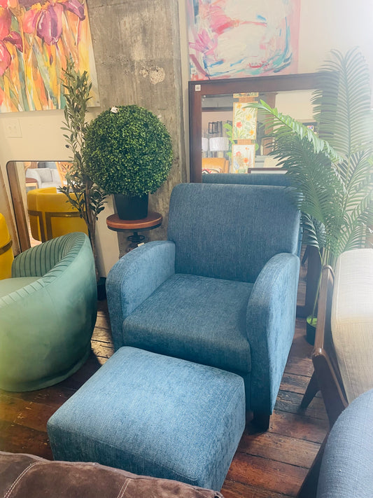 Blue navy herringbone chair w/ ottoman☕