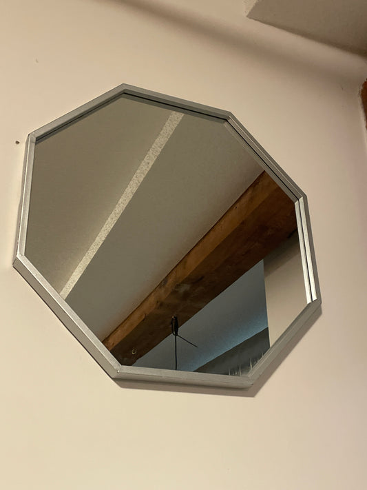 Silver framed octagon mirror 💍