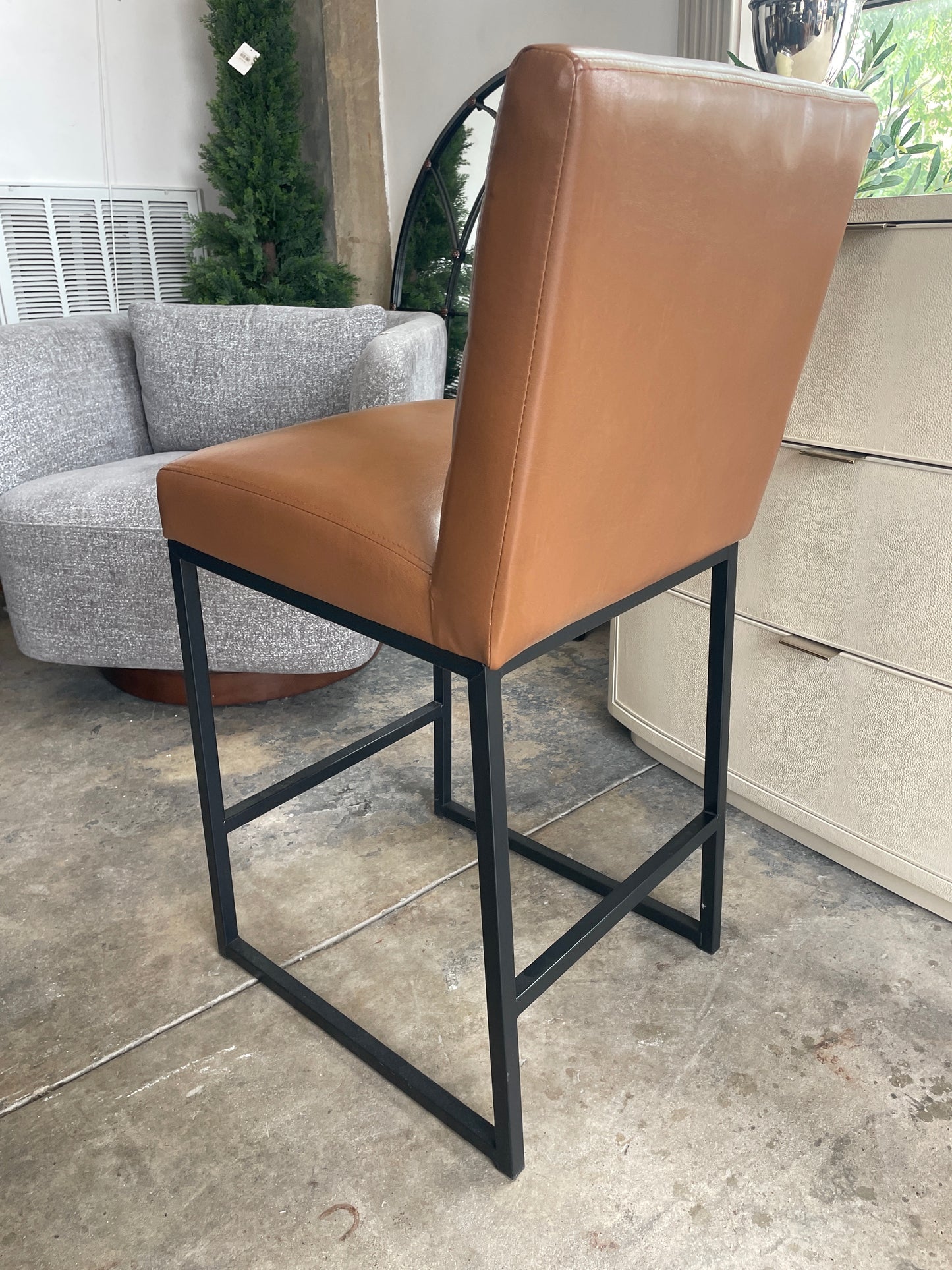 Brown vegan leather 26” counterheight barstool 🍷