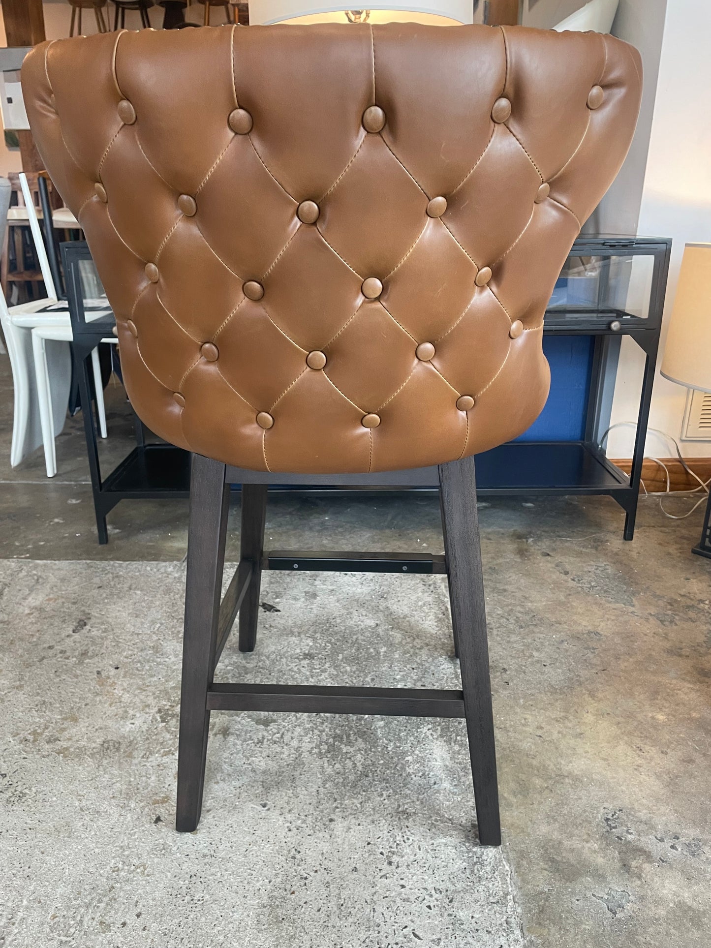 Brown faux leather swivel counterheight barstool🥃
