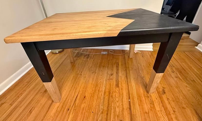 Solid natural wood table w/ black design 🖤