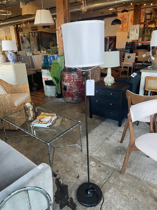 Black floor lamp w/ white shade 💡