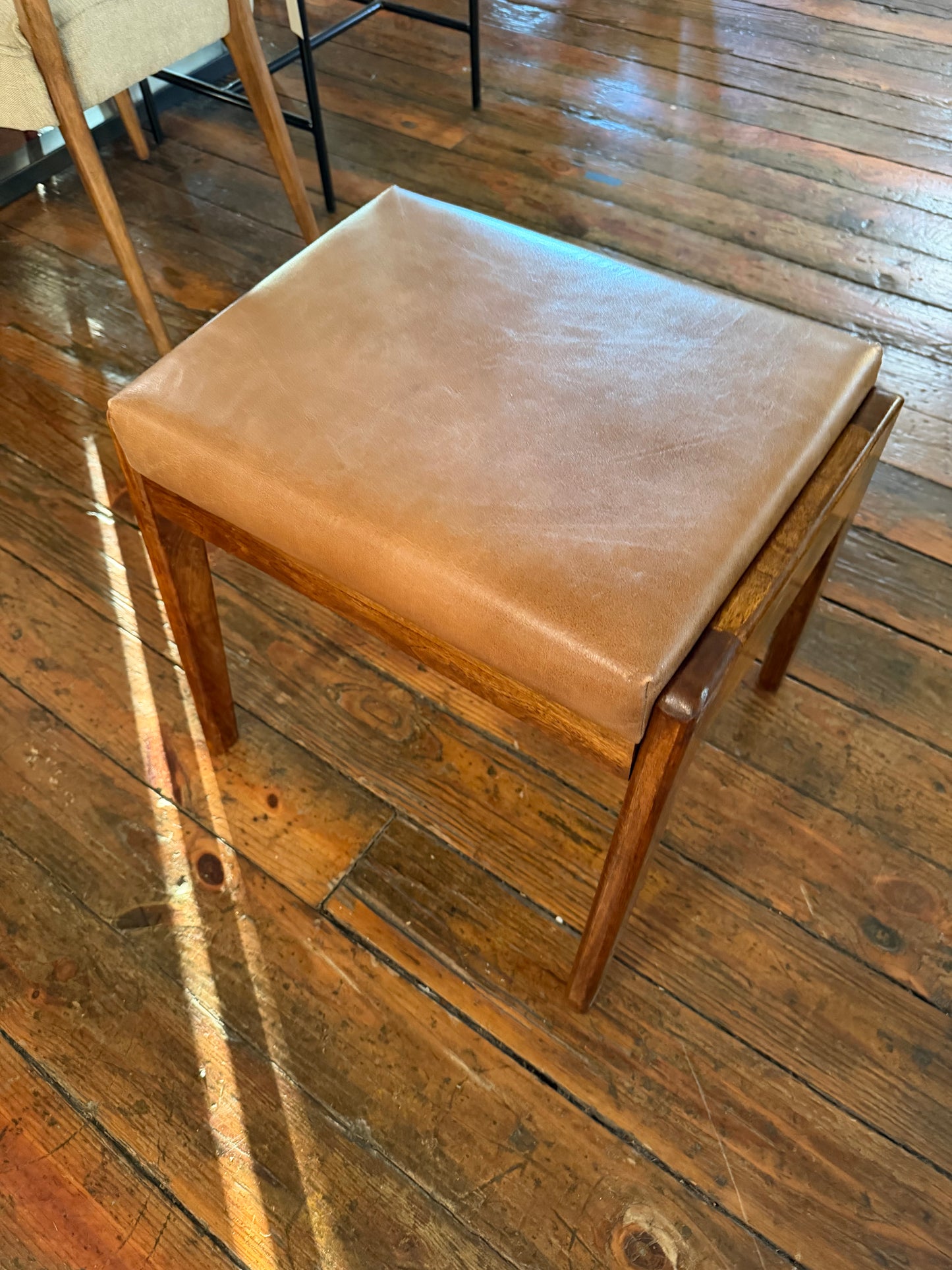 Solid mango wood stool w/ buffalo hide leather 🐃